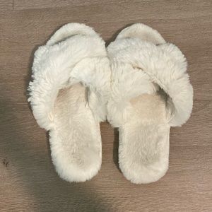 Fuzzy house slippers